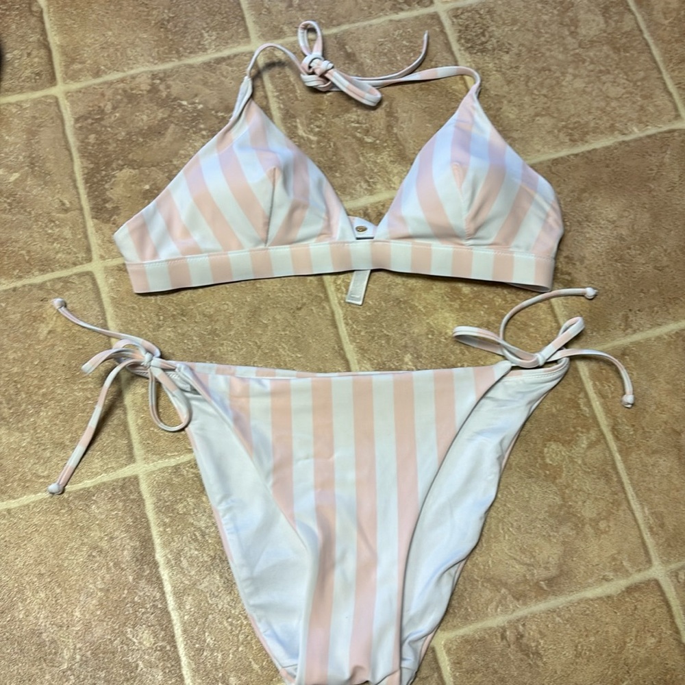 Victoria’s Secret bikini